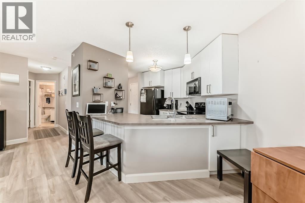318, 25 Richard Place Sw, Calgary, Alberta  T3E 7N1 - Photo 3 - A2282235