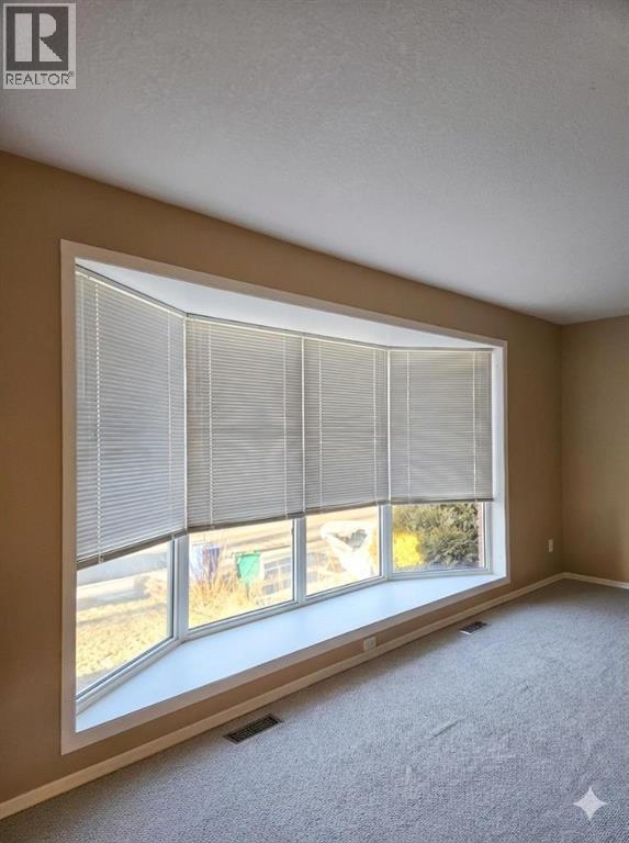 164 Mt Crandell Crescent W, Lethbridge, Alberta  T1K 6L8 - Photo 3 - A2283005