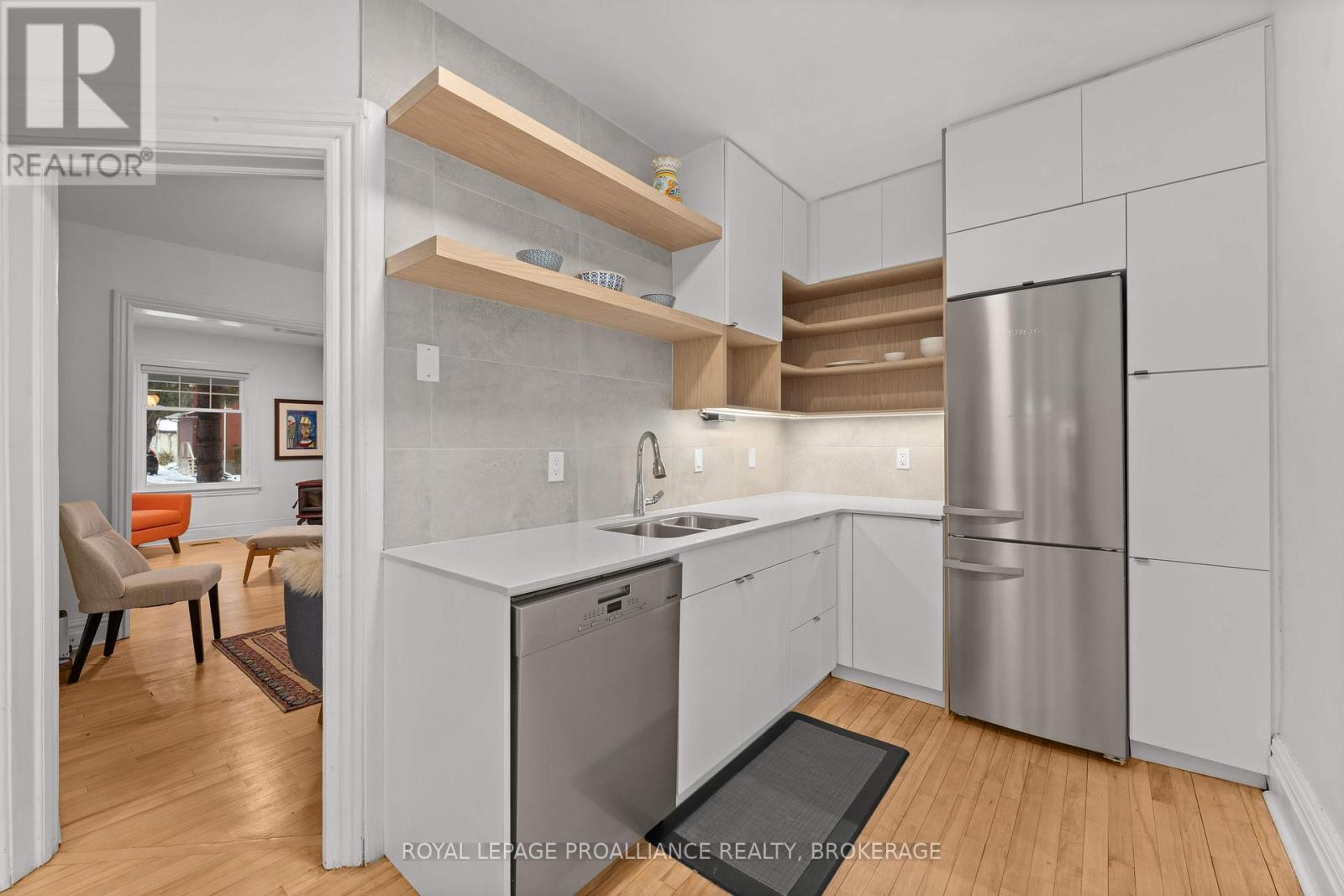 29 Livingston Avenue, Kingston (Central City East), Ontario  K7L 4L1 - Photo 17 - X12755736