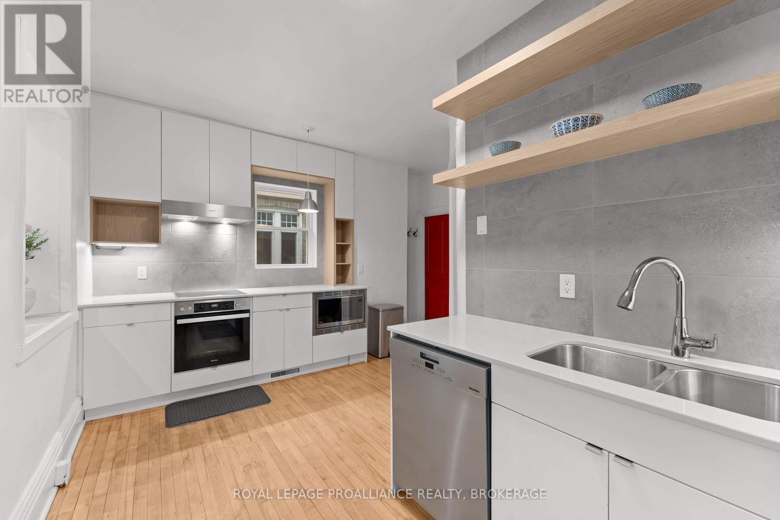 29 Livingston Avenue, Kingston (Central City East), Ontario  K7L 4L1 - Photo 18 - X12755736