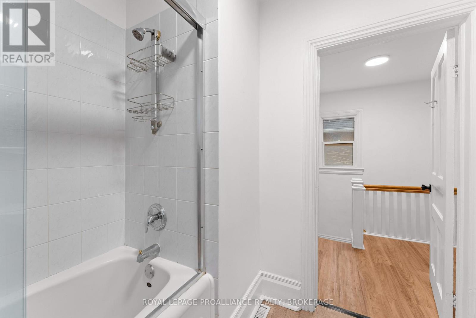 29 Livingston Avenue, Kingston (Central City East), Ontario  K7L 4L1 - Photo 33 - X12755736