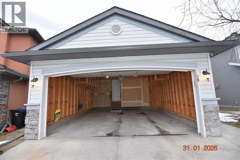 78 Somerglen Way Sw, Calgary, Alberta  T2Y 4B1 - Photo 3 - A2282880