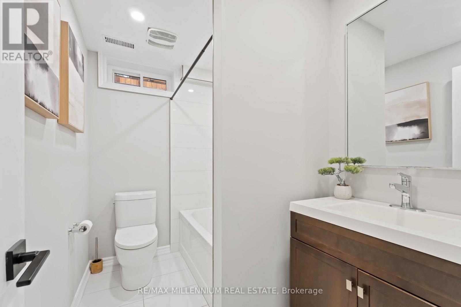 45 Bradley Street, St. Catharines, Ontario  L2T 1R5 - Photo 22 - X12509314