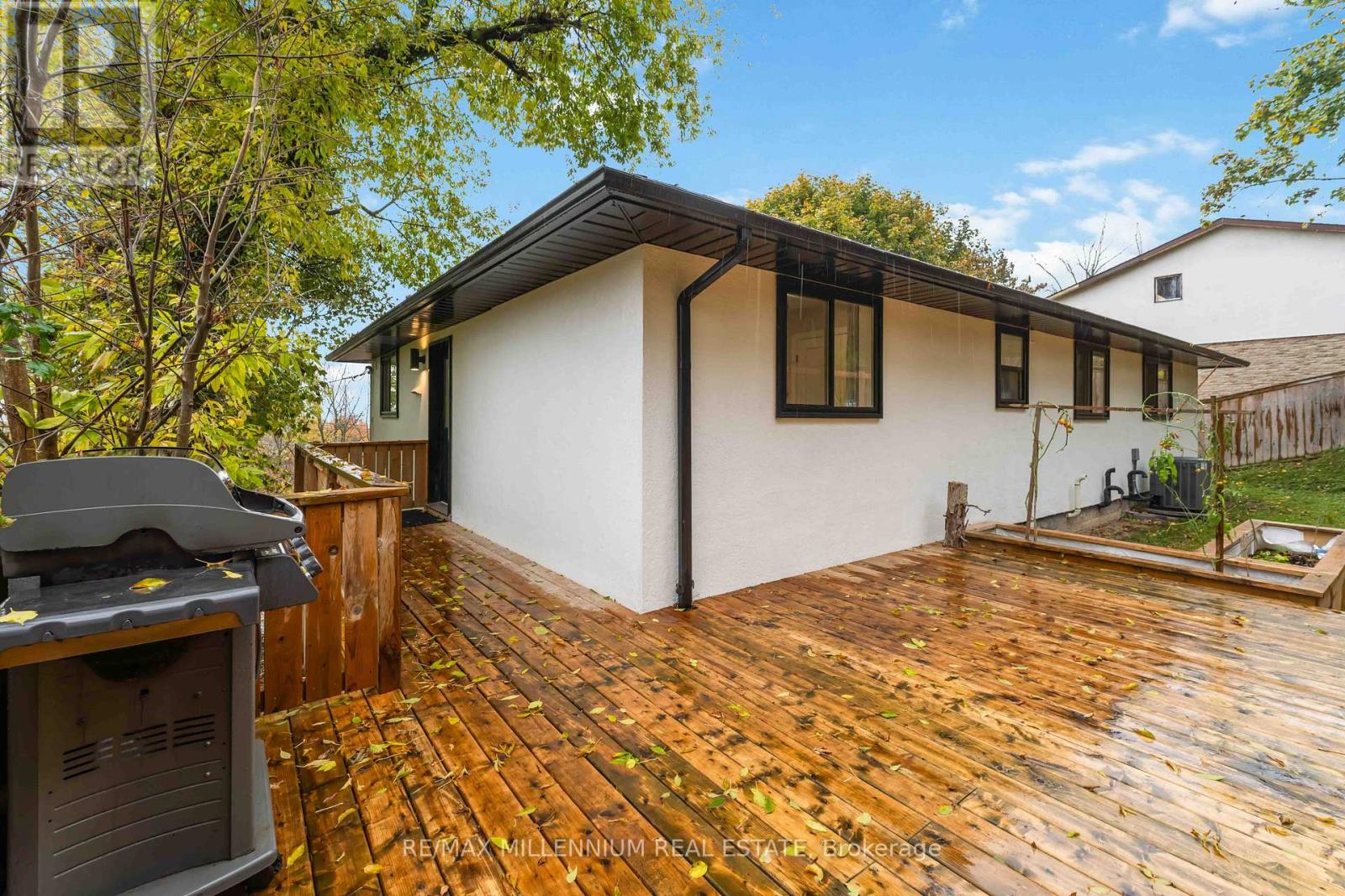 45 Bradley Street, St. Catharines, Ontario  L2T 1R5 - Photo 30 - X12509314