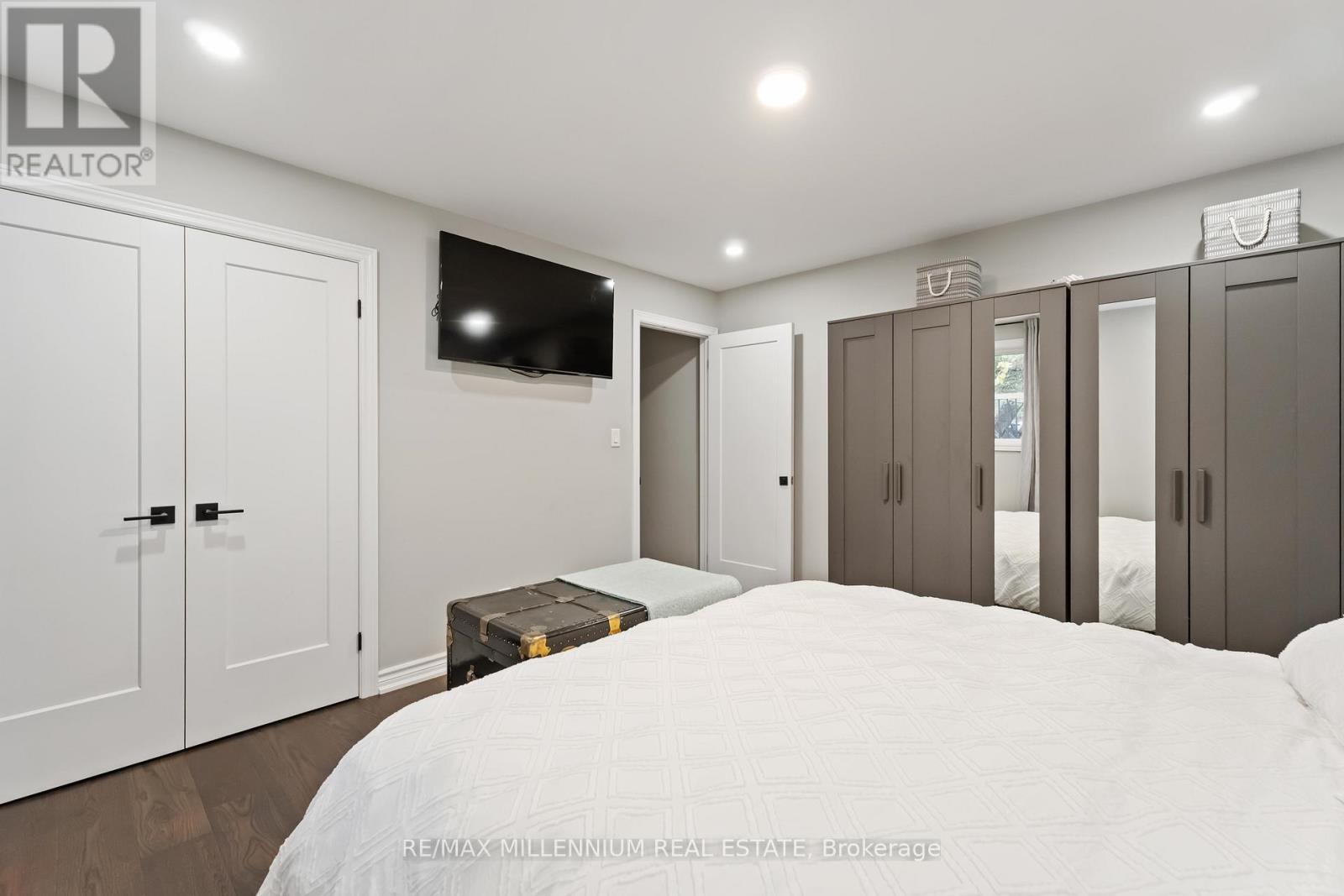 45 Bradley Street, St. Catharines, Ontario  L2T 1R5 - Photo 18 - X12509314