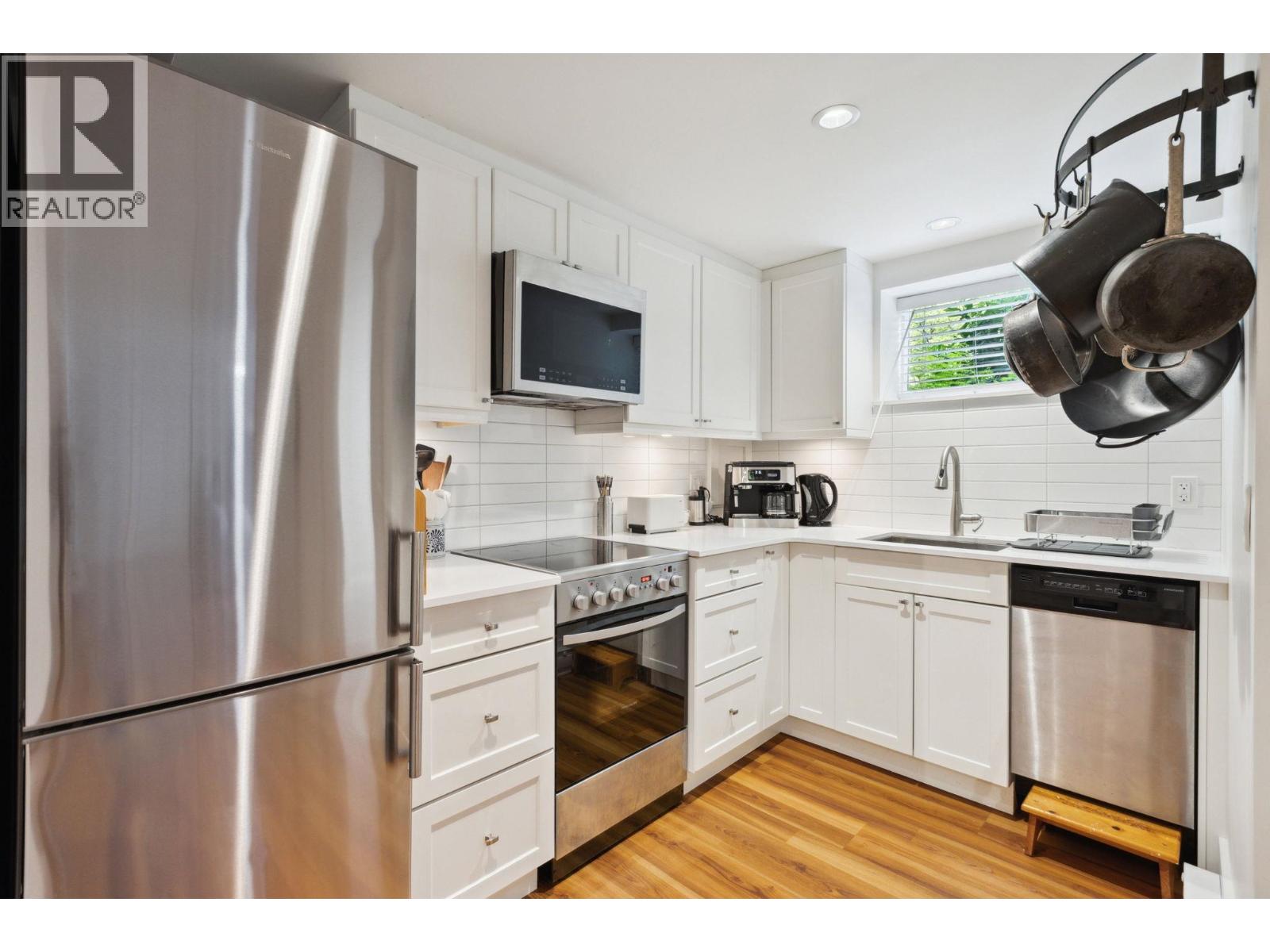 349 E 24th Street, North Vancouver, British Columbia  V7L 3E9 - Photo 25 - R3086337