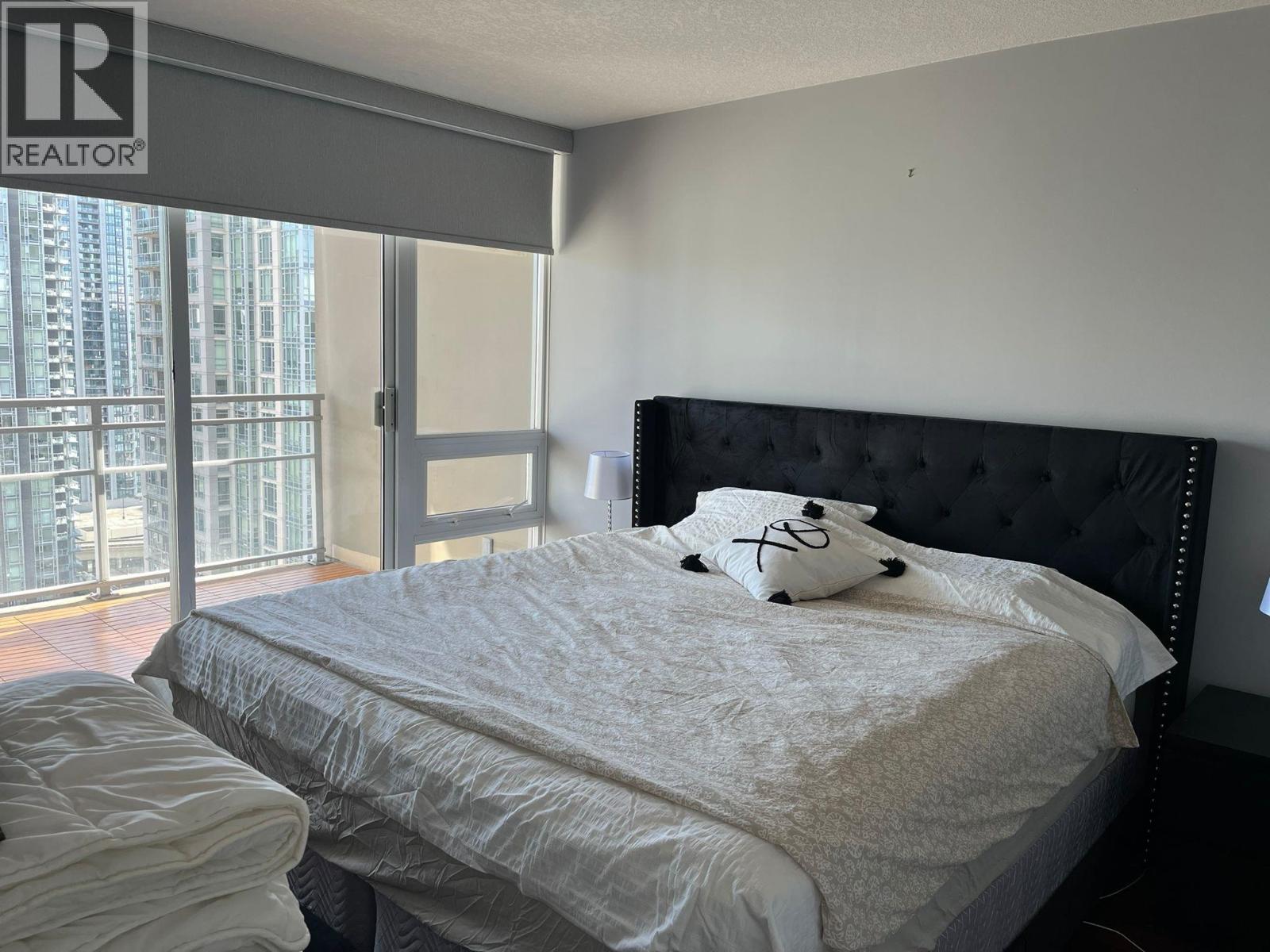 27xx 2978 Glen Drive, Coquitlam, British Columbia  V3B 0C3 - Photo 2 - R3086312