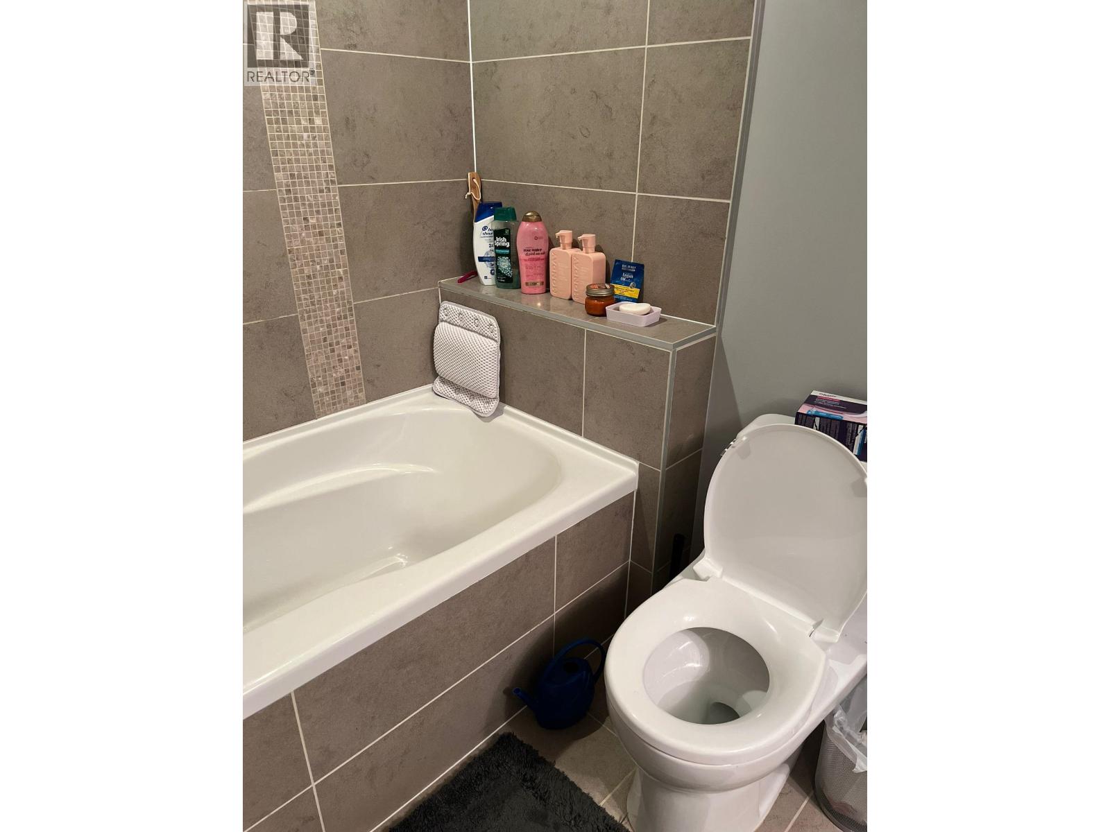 27xx 2978 Glen Drive, Coquitlam, British Columbia  V3B 0C3 - Photo 5 - R3086312