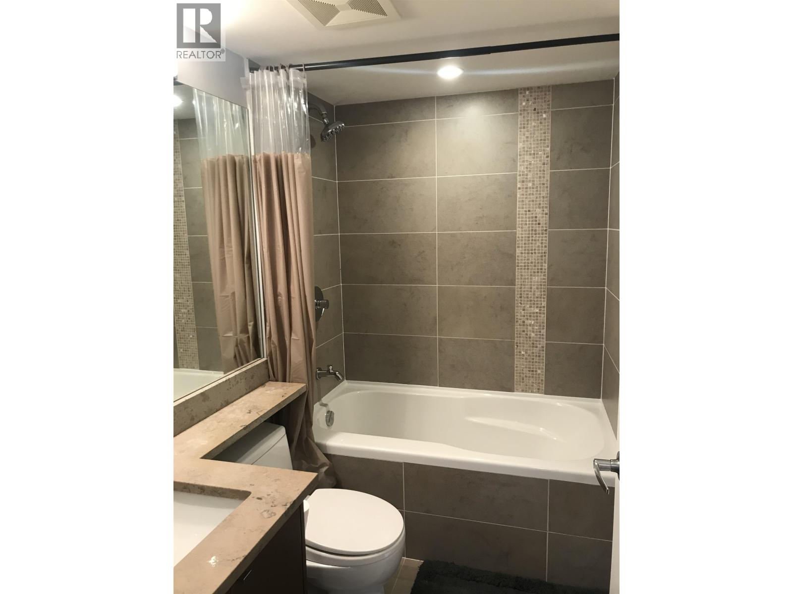 27xx 2978 Glen Drive, Coquitlam, British Columbia  V3B 0C3 - Photo 8 - R3086312