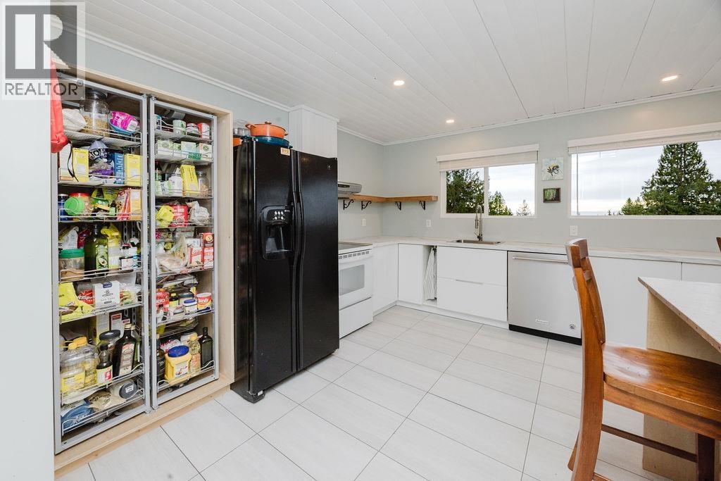 1405 Velvet Road, Gibsons, British Columbia  V0N 1V0 - Photo 5 - R3079123