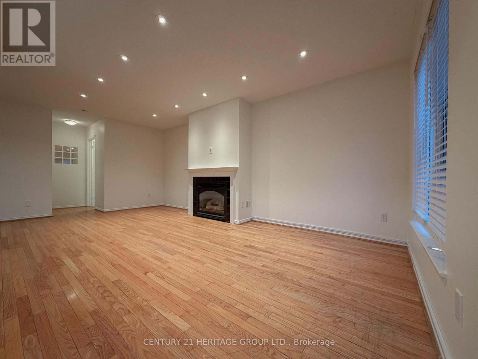 312 - 900 Steeles Avenue, Vaughan, Ontario  L4J 8C2 - Photo 4 - N12755702