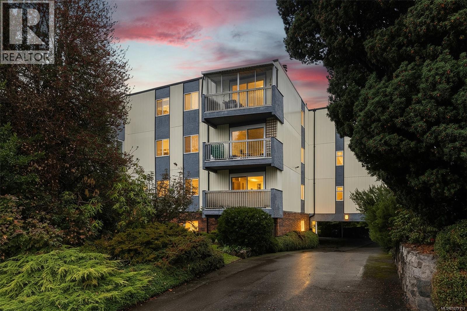 201 1188 Yates St, Victoria, British Columbia  V8V 3M8 - Photo 2 - 1025113