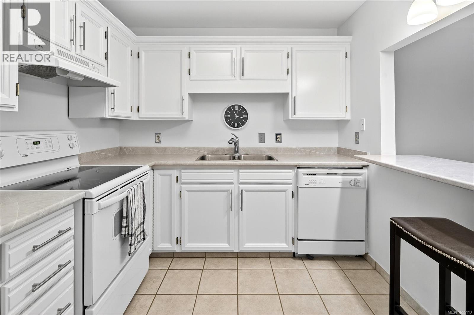 201 1188 Yates St, Victoria, British Columbia  V8V 3M8 - Photo 5 - 1025113