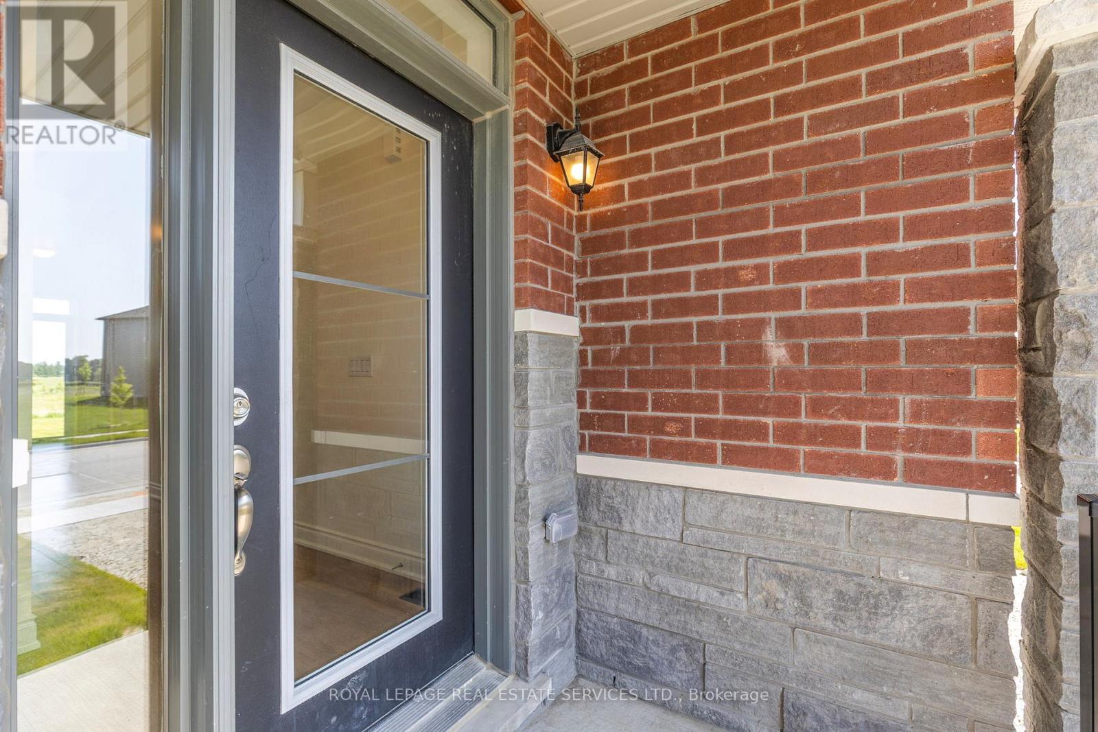 28 Union Boulevard, Wasaga Beach, Ontario  L9Z 0M5 - Photo 2 - S12755712