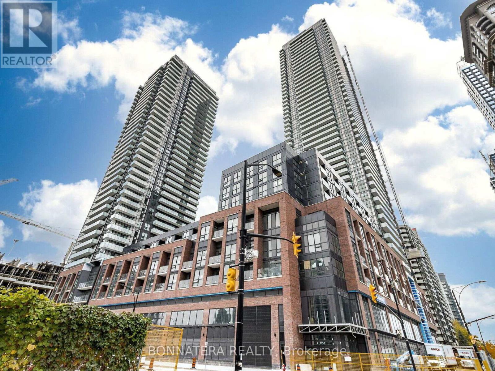 3302 - 4130 Parkside Village Drive, Mississauga, Ontario  L5B 0L7 - Photo 2 - W12755700