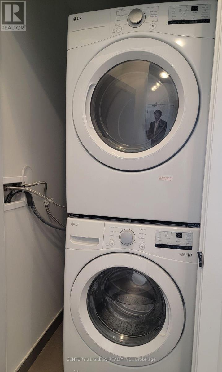 204 - 430 Square One Drive, Mississauga, Ontario  L5B 3Y1 - Photo 11 - W12755708