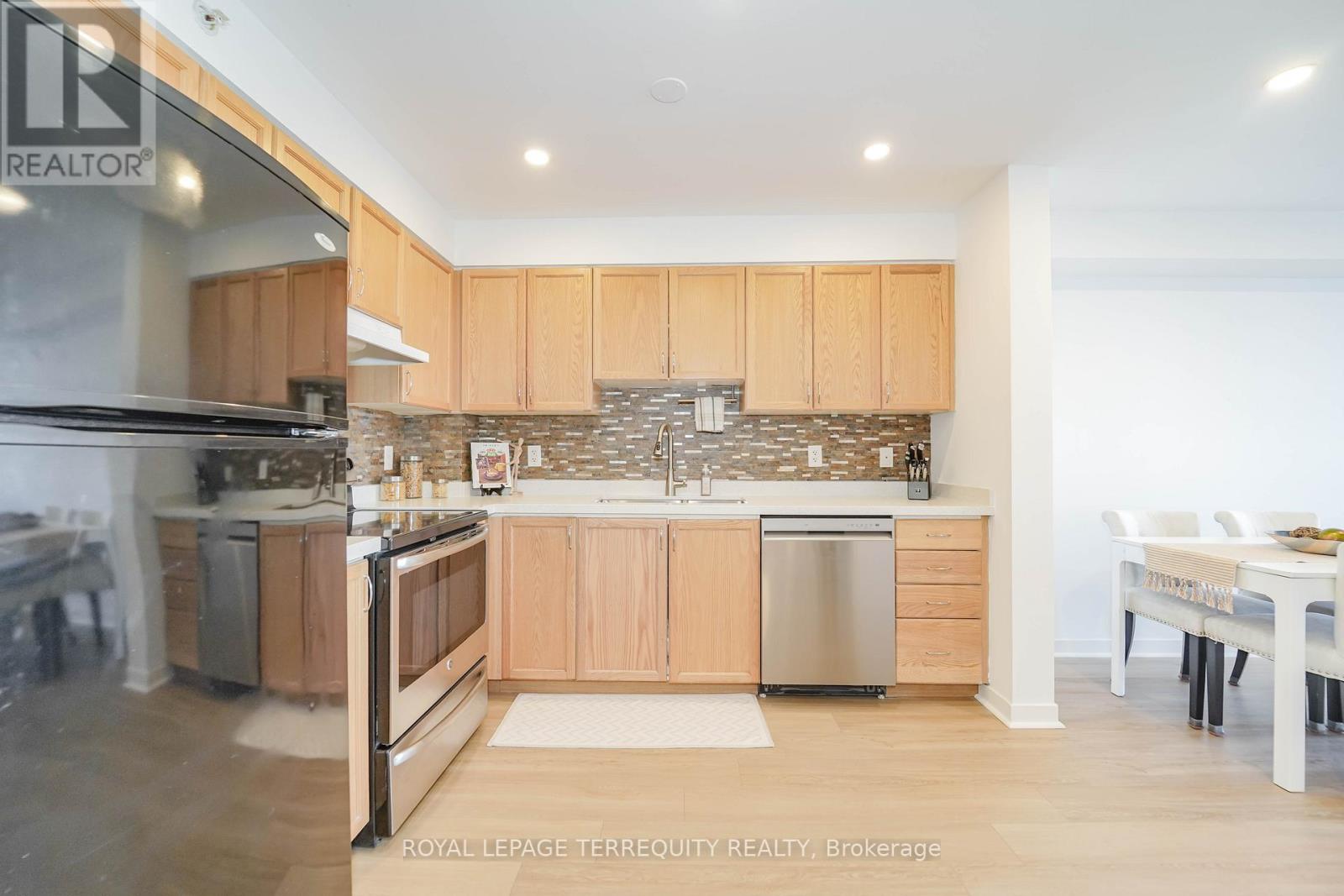 2405 - 6 Dayspring Circle, Brampton, Ontario  L6P 2Z6 - Photo 3 - W12755716