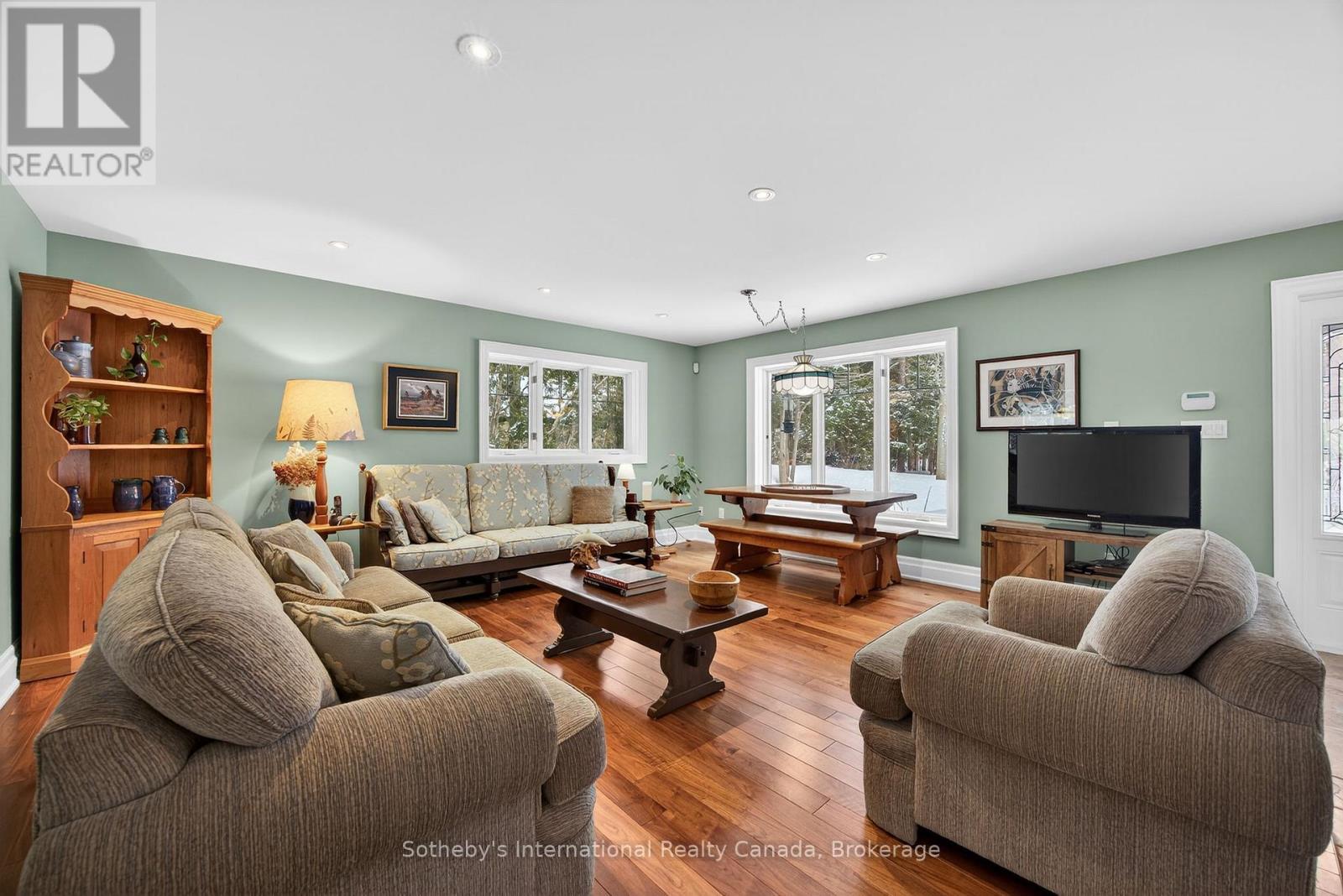 1036 River Road E, Wasaga Beach, Ontario  L0L 2P0 - Photo 13 - S12755812