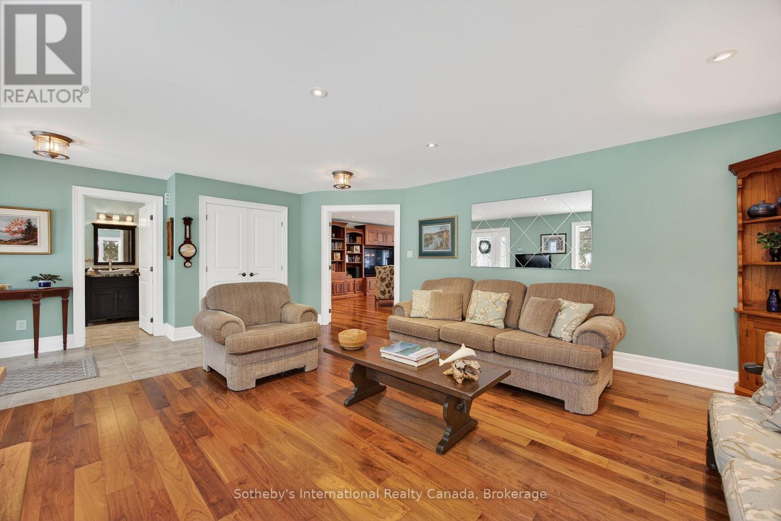 1036 River Road E, Wasaga Beach, Ontario  L0L 2P0 - Photo 14 - S12755812