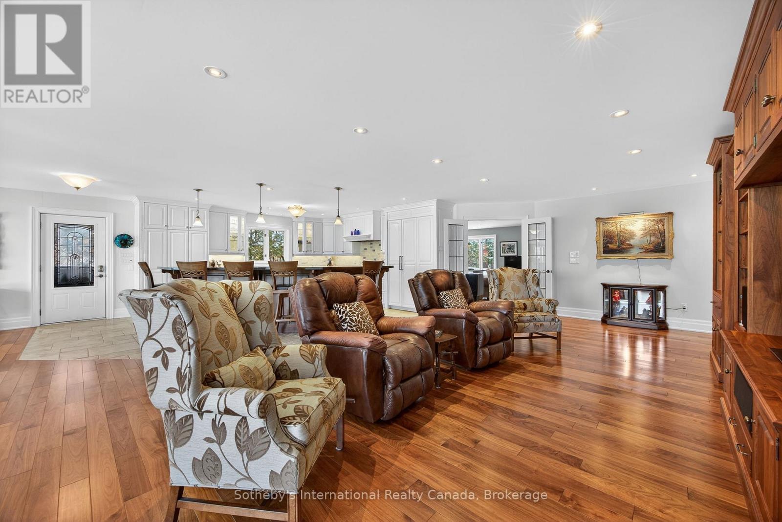 1036 River Road E, Wasaga Beach, Ontario  L0L 2P0 - Photo 18 - S12755812