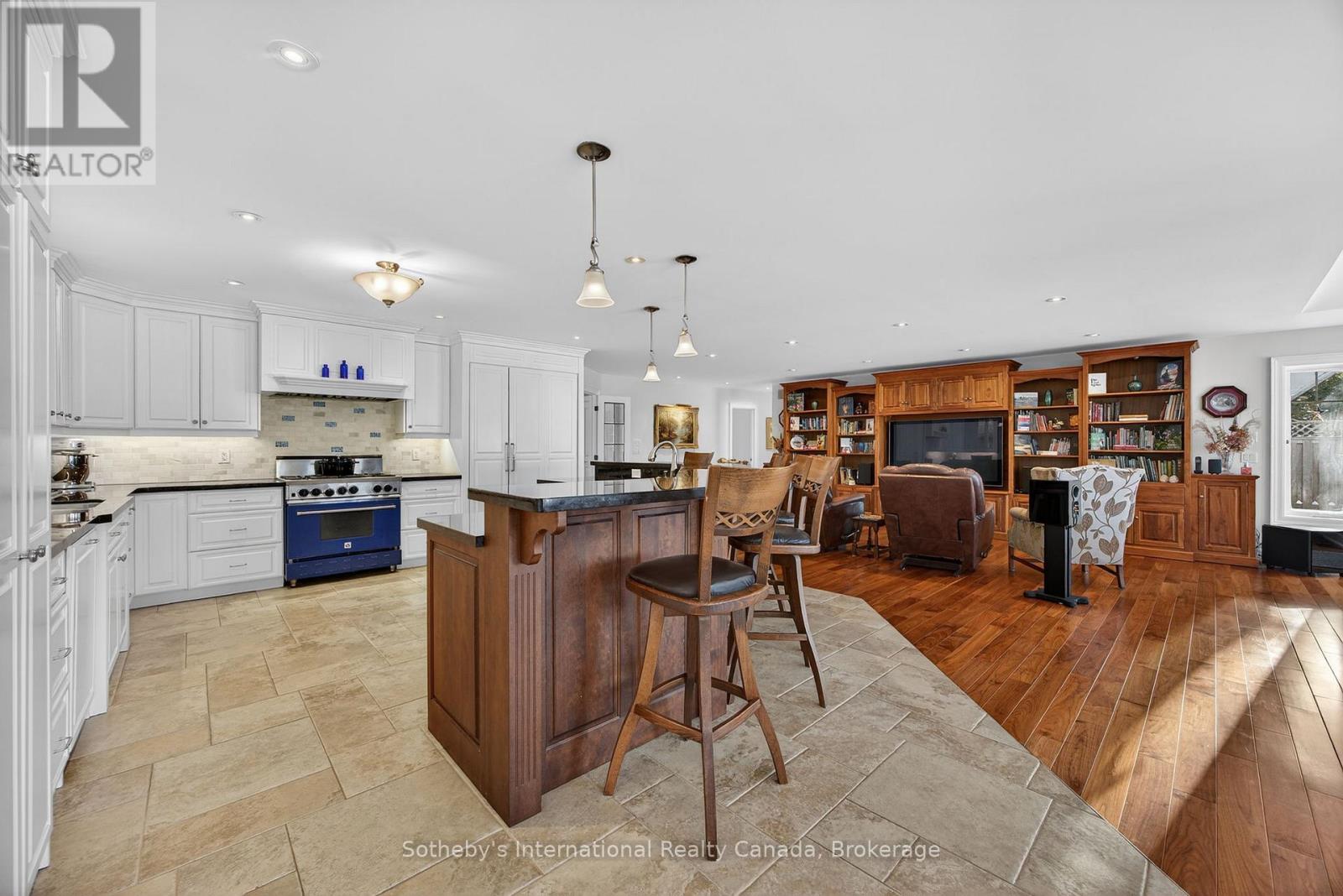 1036 River Road E, Wasaga Beach, Ontario  L0L 2P0 - Photo 25 - S12755812