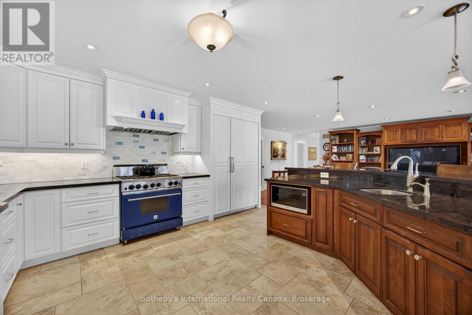 1036 River Road E, Wasaga Beach, Ontario  L0L 2P0 - Photo 27 - S12755812