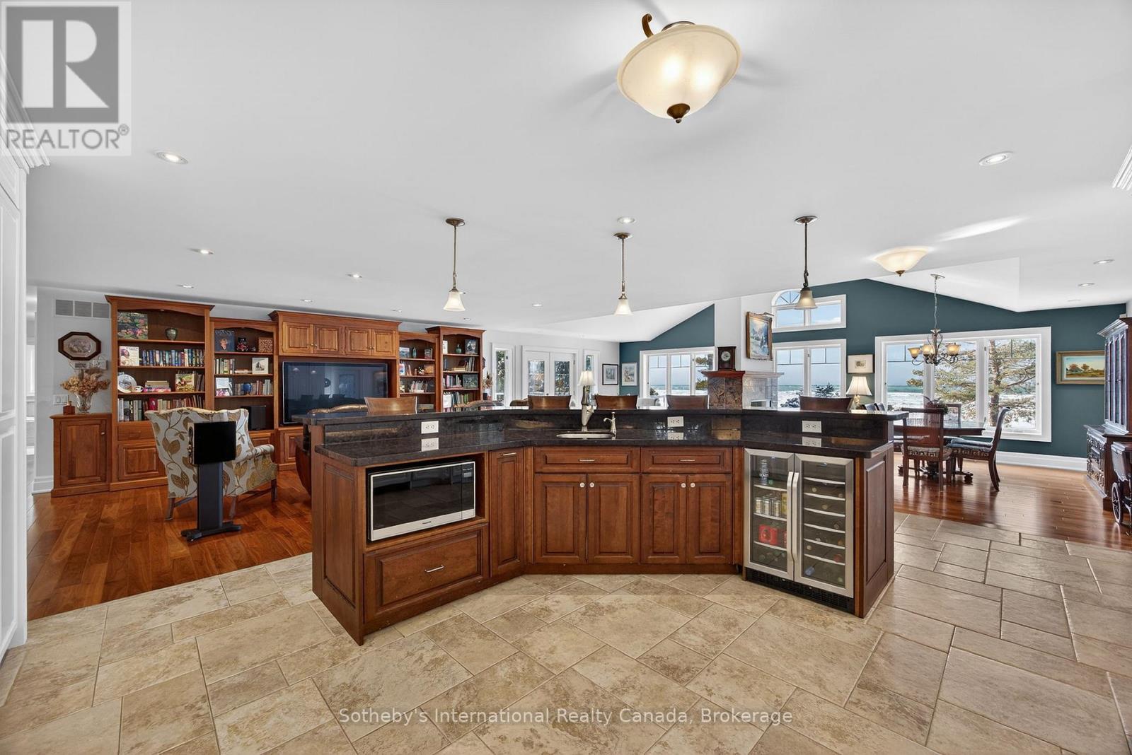 1036 River Road E, Wasaga Beach, Ontario  L0L 2P0 - Photo 28 - S12755812