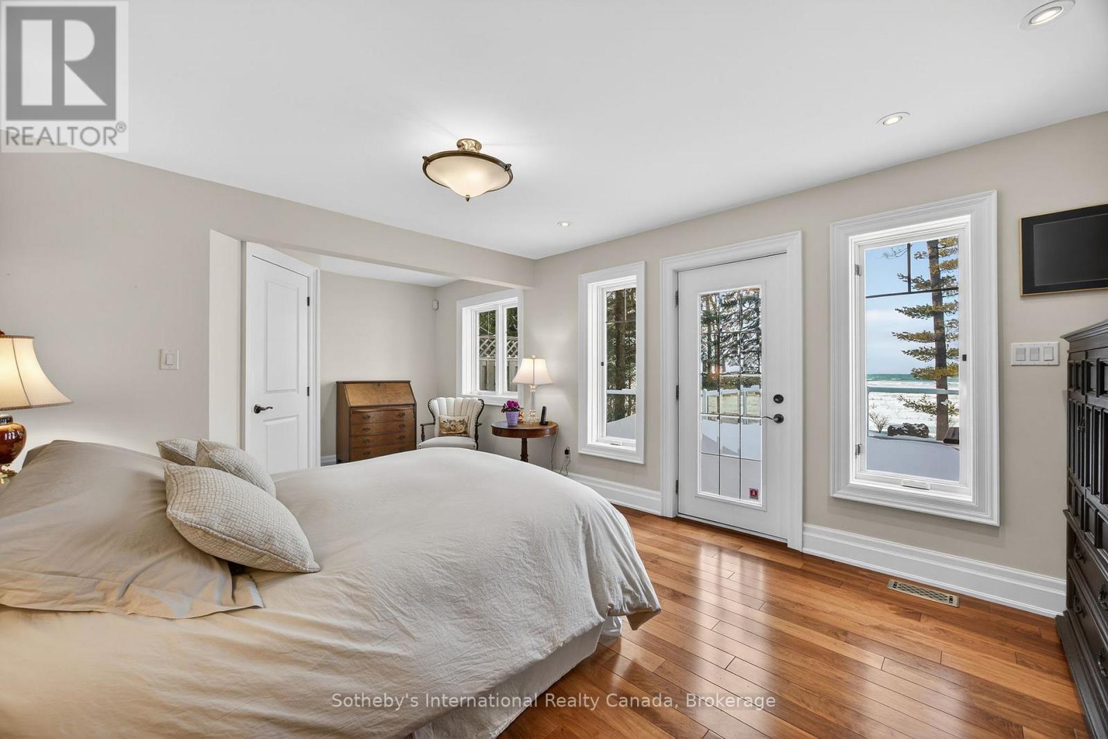 1036 River Road E, Wasaga Beach, Ontario  L0L 2P0 - Photo 29 - S12755812