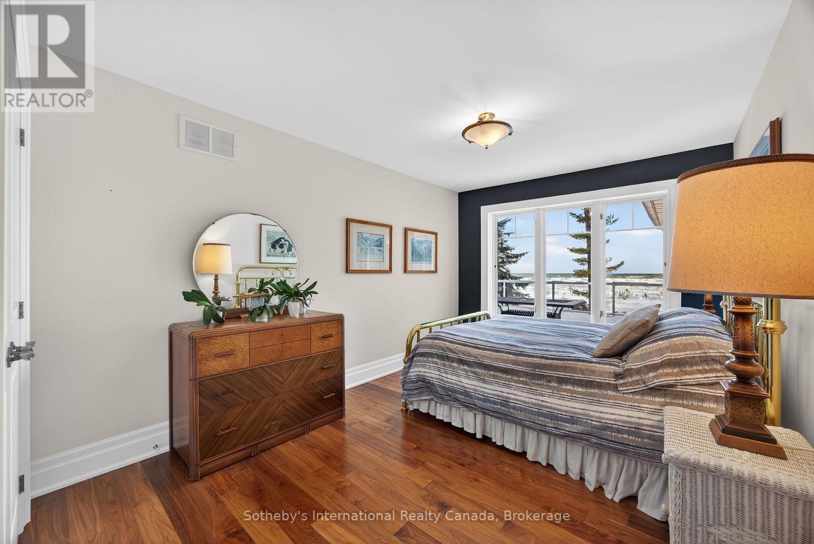 1036 River Road E, Wasaga Beach, Ontario  L0L 2P0 - Photo 32 - S12755812