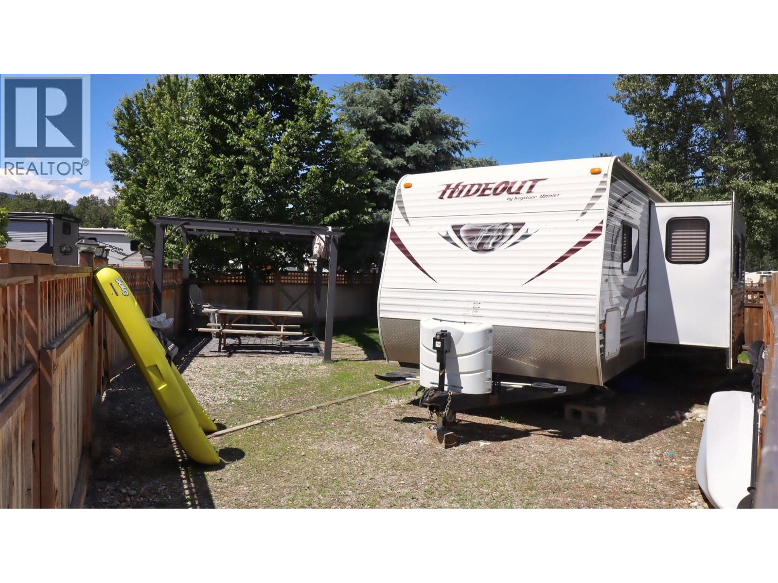 69 Cottonwood Drive, Lee Creek, British Columbia  V0E 1M1 - Photo 3 - 10374835