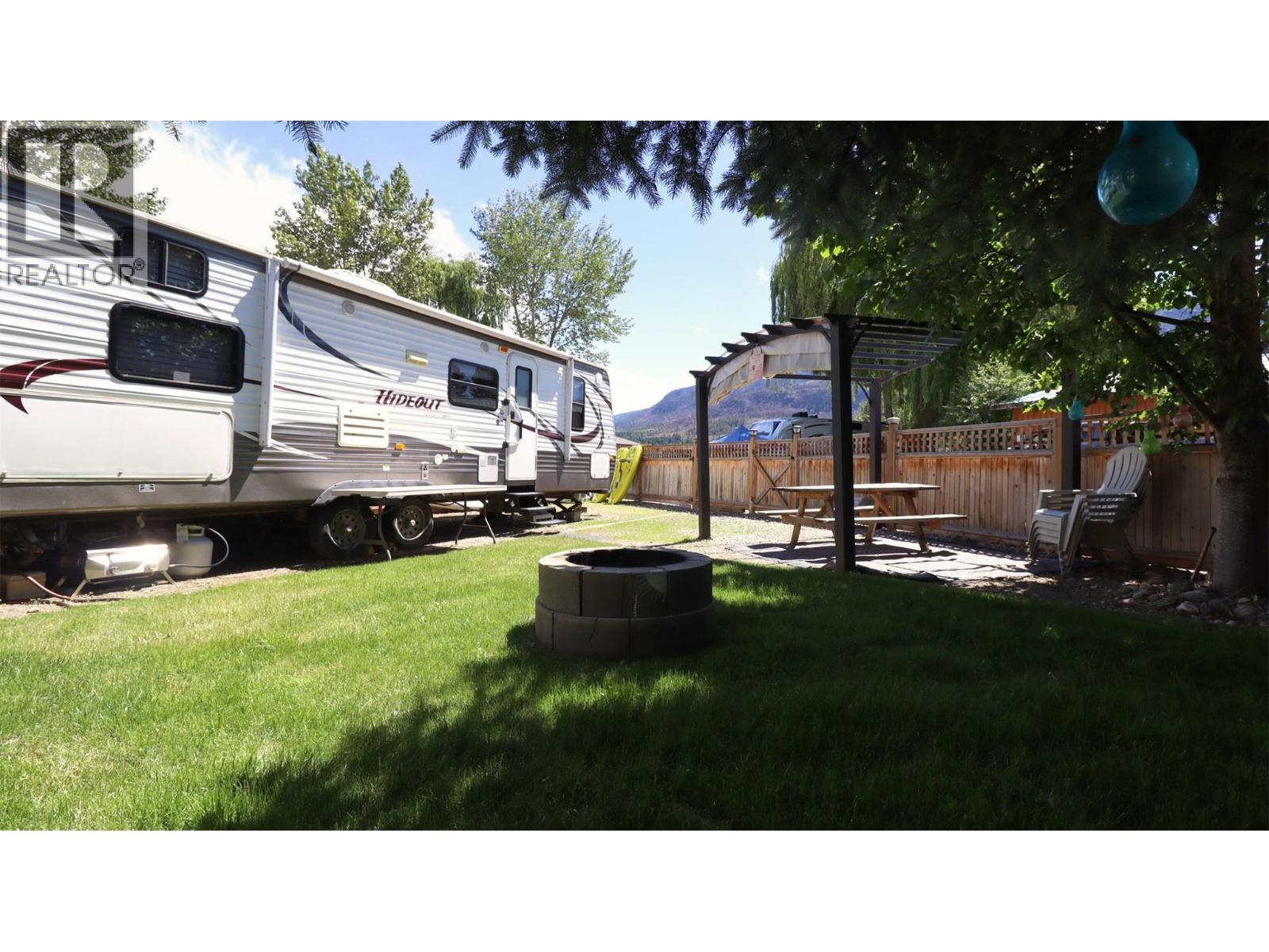 69 Cottonwood Drive, Lee Creek, British Columbia  V0E 1M1 - Photo 4 - 10374835