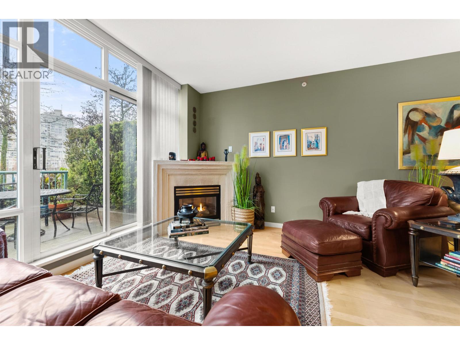 Listing Picture 9 of 40 : 1053 MARINASIDE CRESCENT, Vancouver / 溫哥華 - 魯藝地產 Yvonne Lu Group - MLS Medallion Club Member