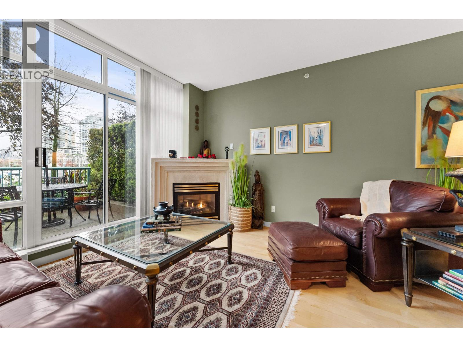 1053 MARINASIDE CRESCENT, Vancouver, British Columbia