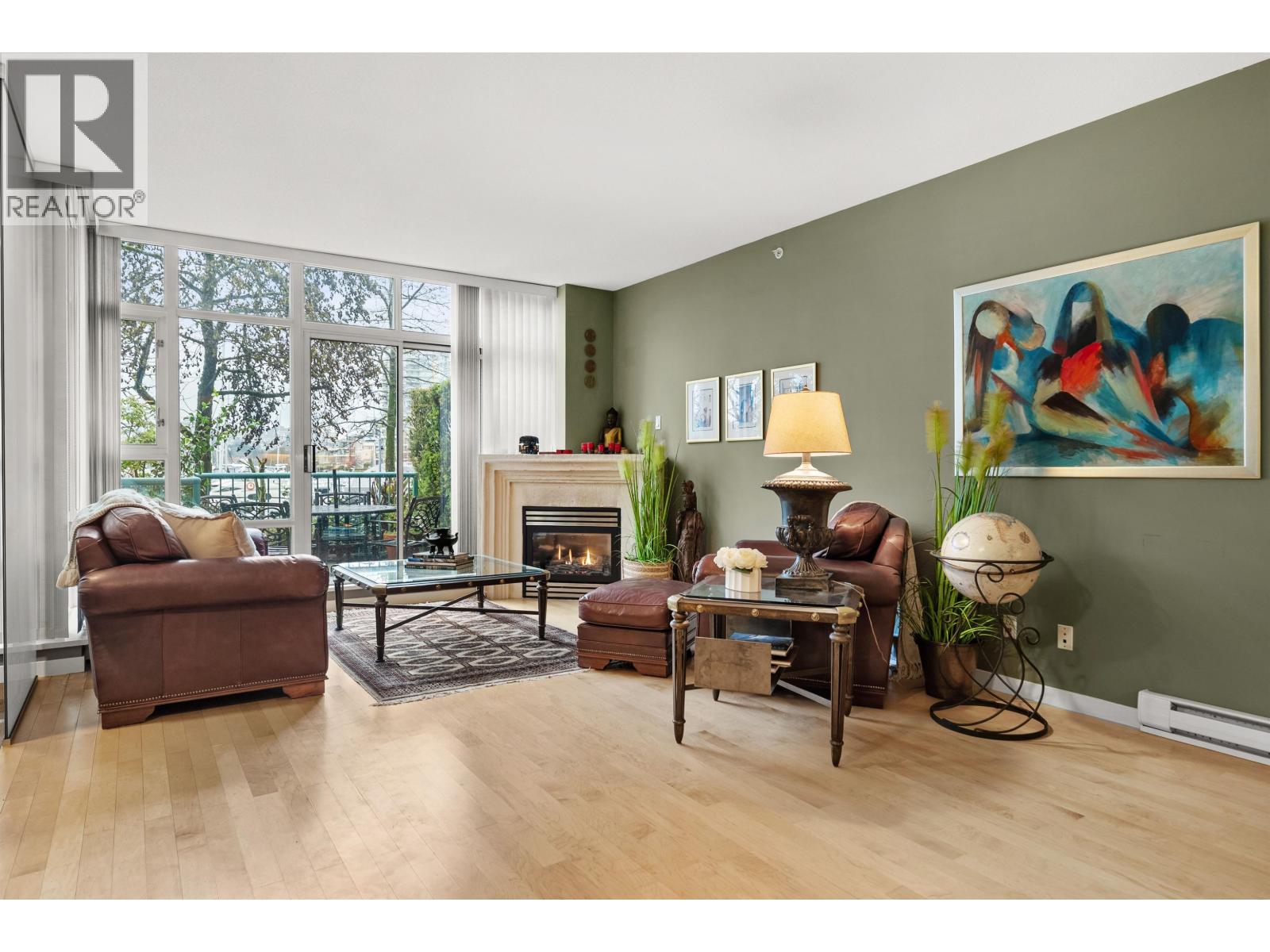 Listing Picture 10 of 40 : 1053 MARINASIDE CRESCENT, Vancouver / 溫哥華 - 魯藝地產 Yvonne Lu Group - MLS Medallion Club Member