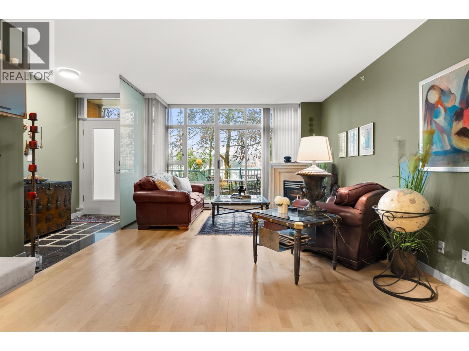 Listing Picture 11 of 40 : 1053 MARINASIDE CRESCENT, Vancouver / 溫哥華 - 魯藝地產 Yvonne Lu Group - MLS Medallion Club Member