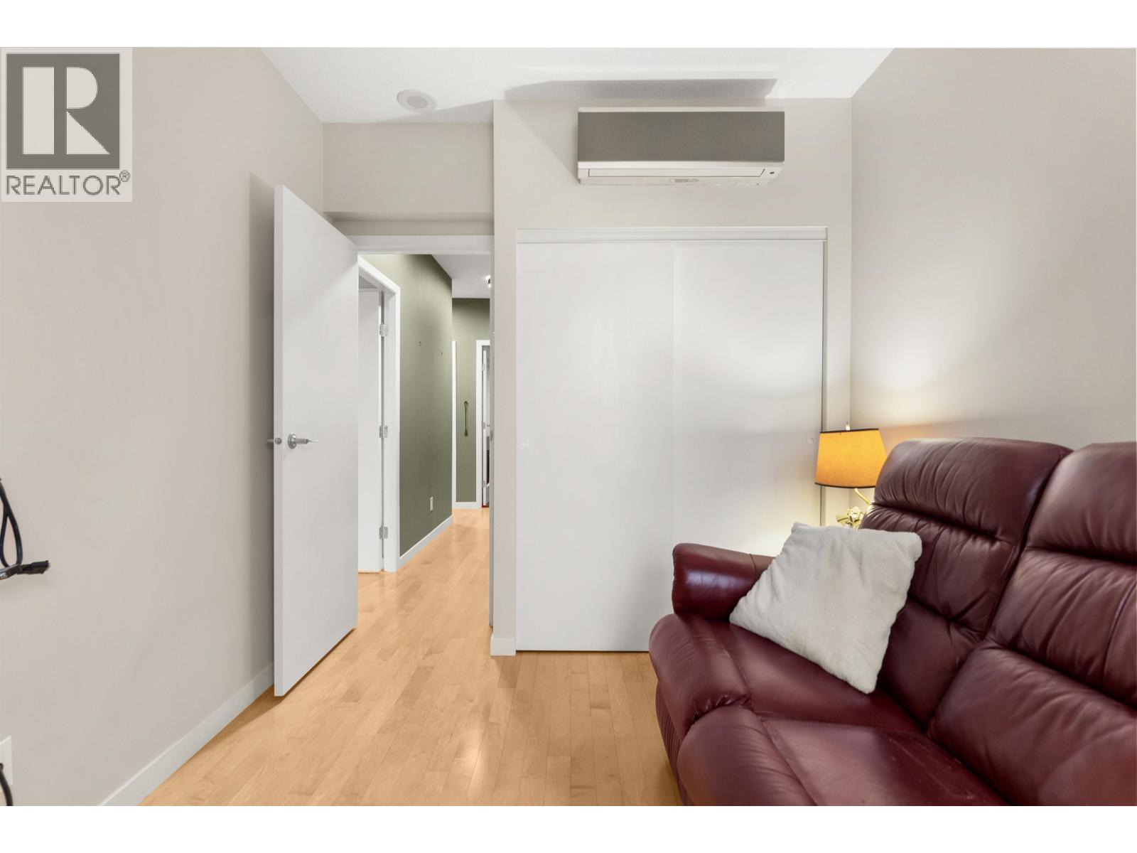 Listing Picture 26 of 40 : 1053 MARINASIDE CRESCENT, Vancouver / 溫哥華 - 魯藝地產 Yvonne Lu Group - MLS Medallion Club Member