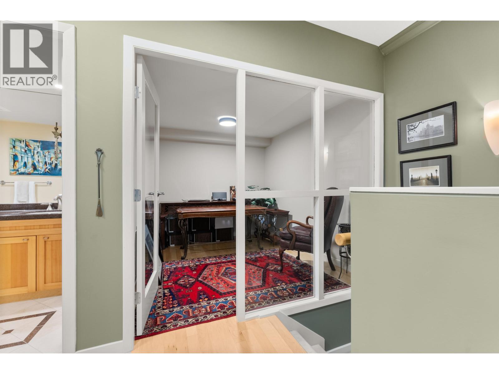 Listing Picture 22 of 40 : 1053 MARINASIDE CRESCENT, Vancouver / 溫哥華 - 魯藝地產 Yvonne Lu Group - MLS Medallion Club Member