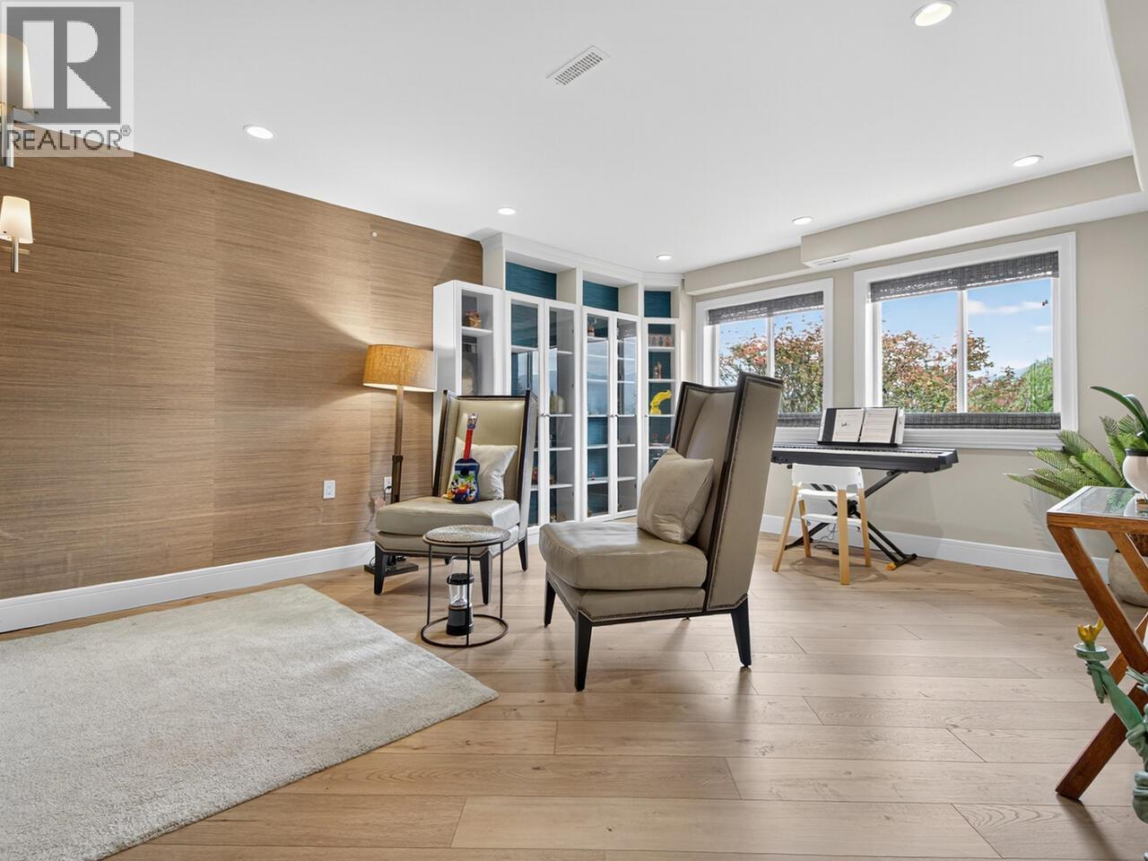 1052 Corona Crescent, Coquitlam, British Columbia  V3J 7J3 - Photo 10 - R3085816