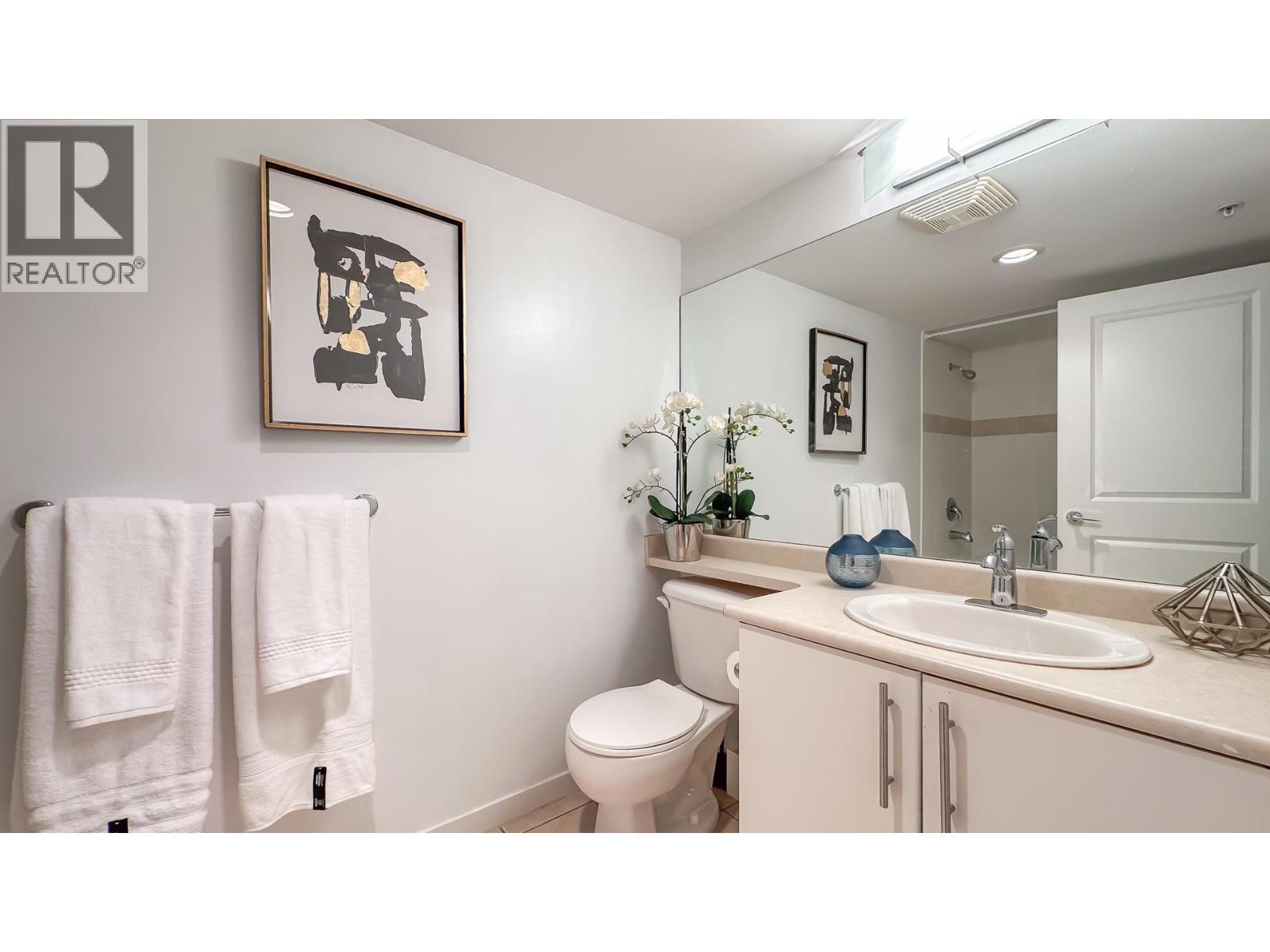 305 2088 Madison Avenue, Burnaby, British Columbia  V5C 6T5 - Photo 8 - R3086008