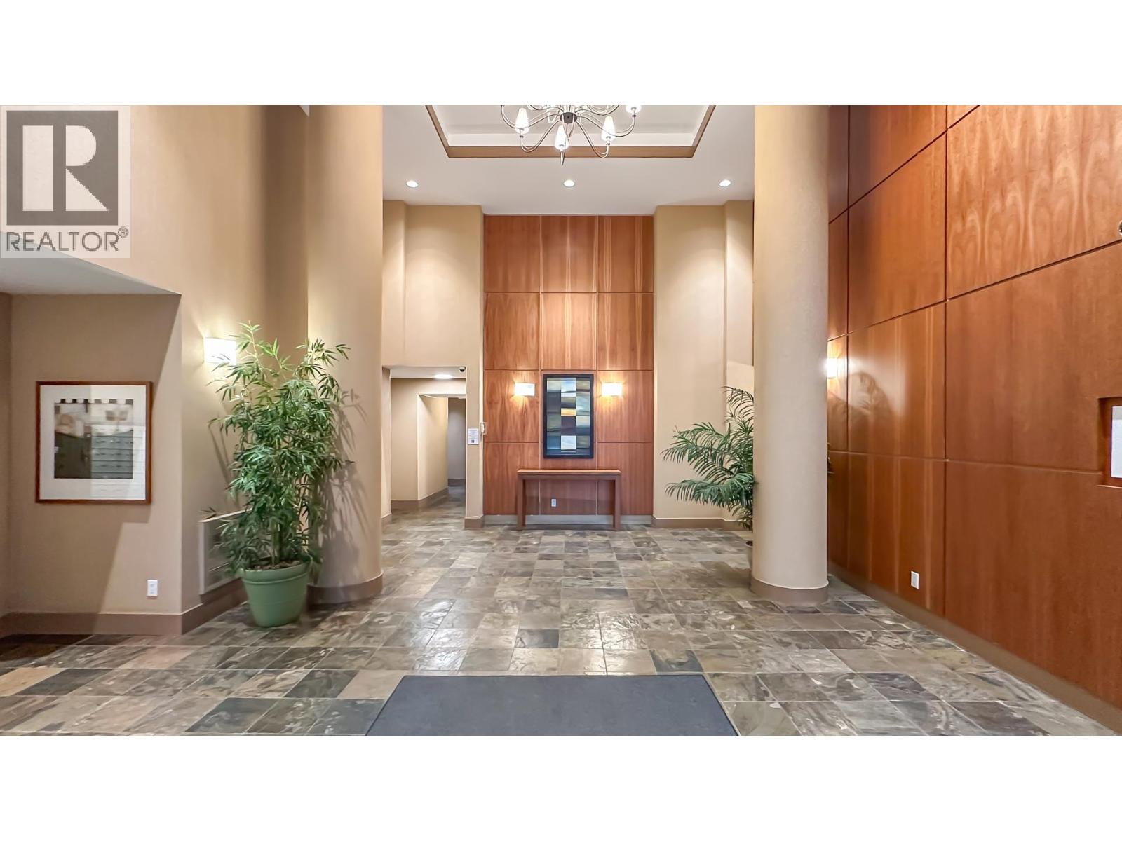 305 2088 Madison Avenue, Burnaby, British Columbia  V5C 6T5 - Photo 2 - R3086008