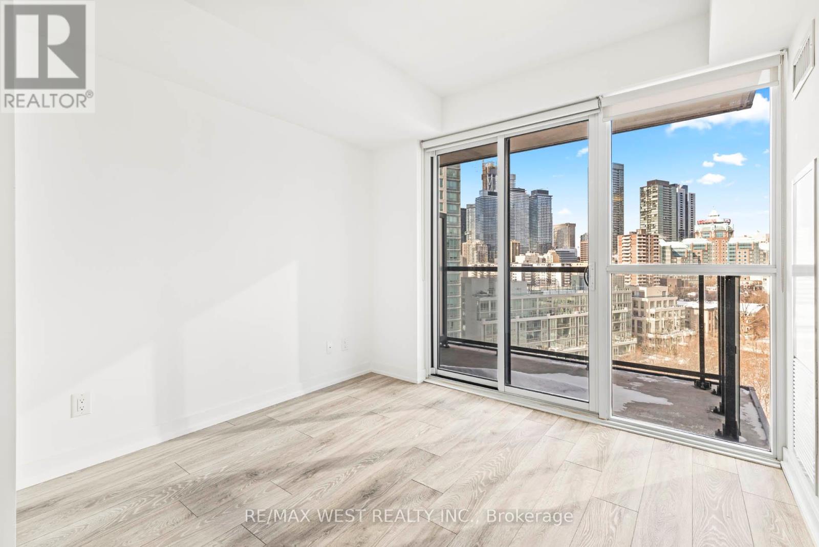 1010 - 159 Wellesley Street E, Toronto, Ontario  M4Y 0H5 - Photo 12 - C12755824