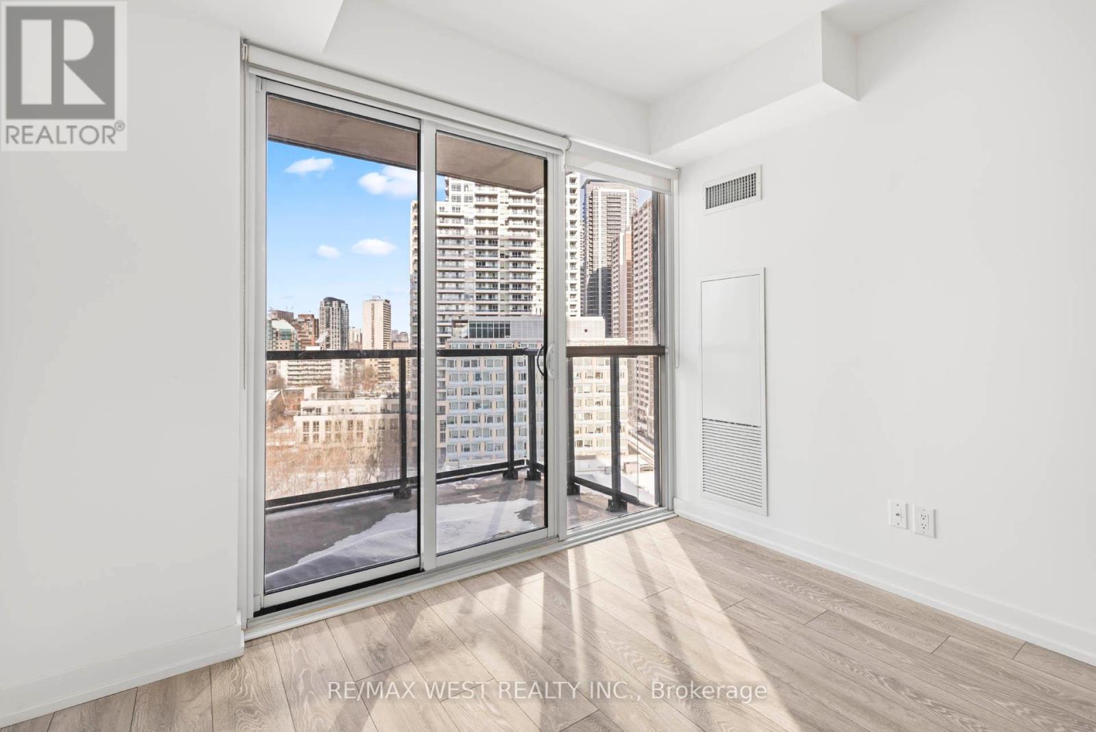 1010 - 159 Wellesley Street E, Toronto, Ontario  M4Y 0H5 - Photo 14 - C12755824