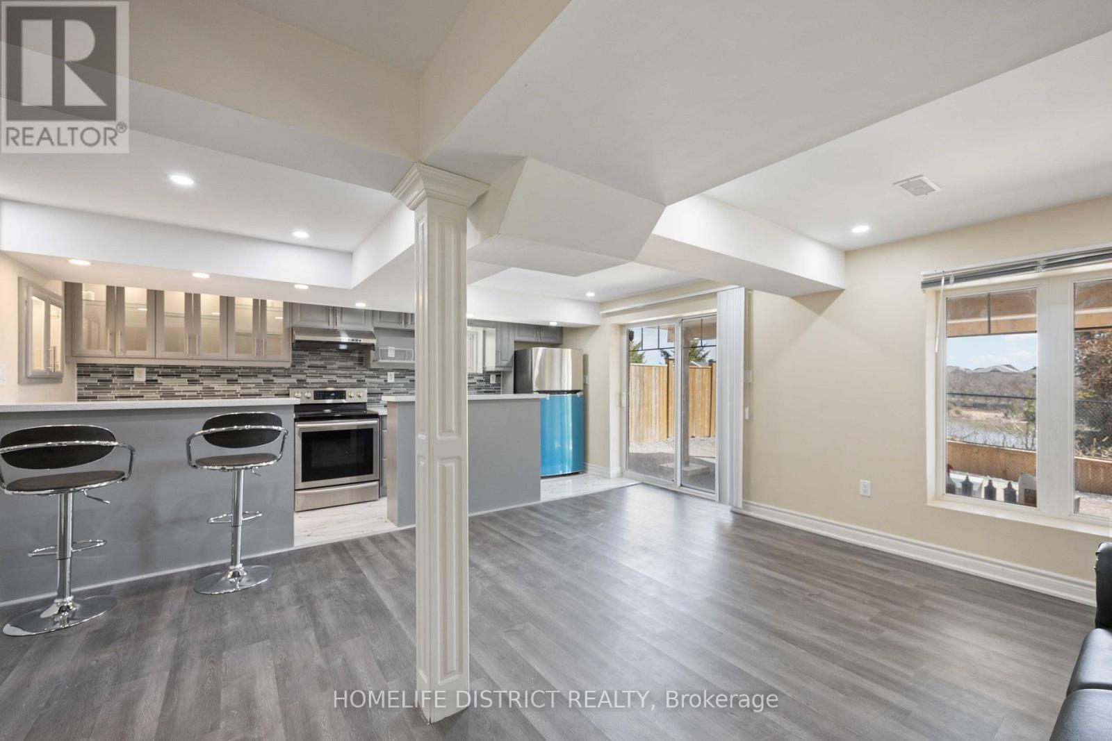 7 Mosely Crescent, Ajax (Central East), Ontario  L1Z 0M9 - Photo 11 - E12755742