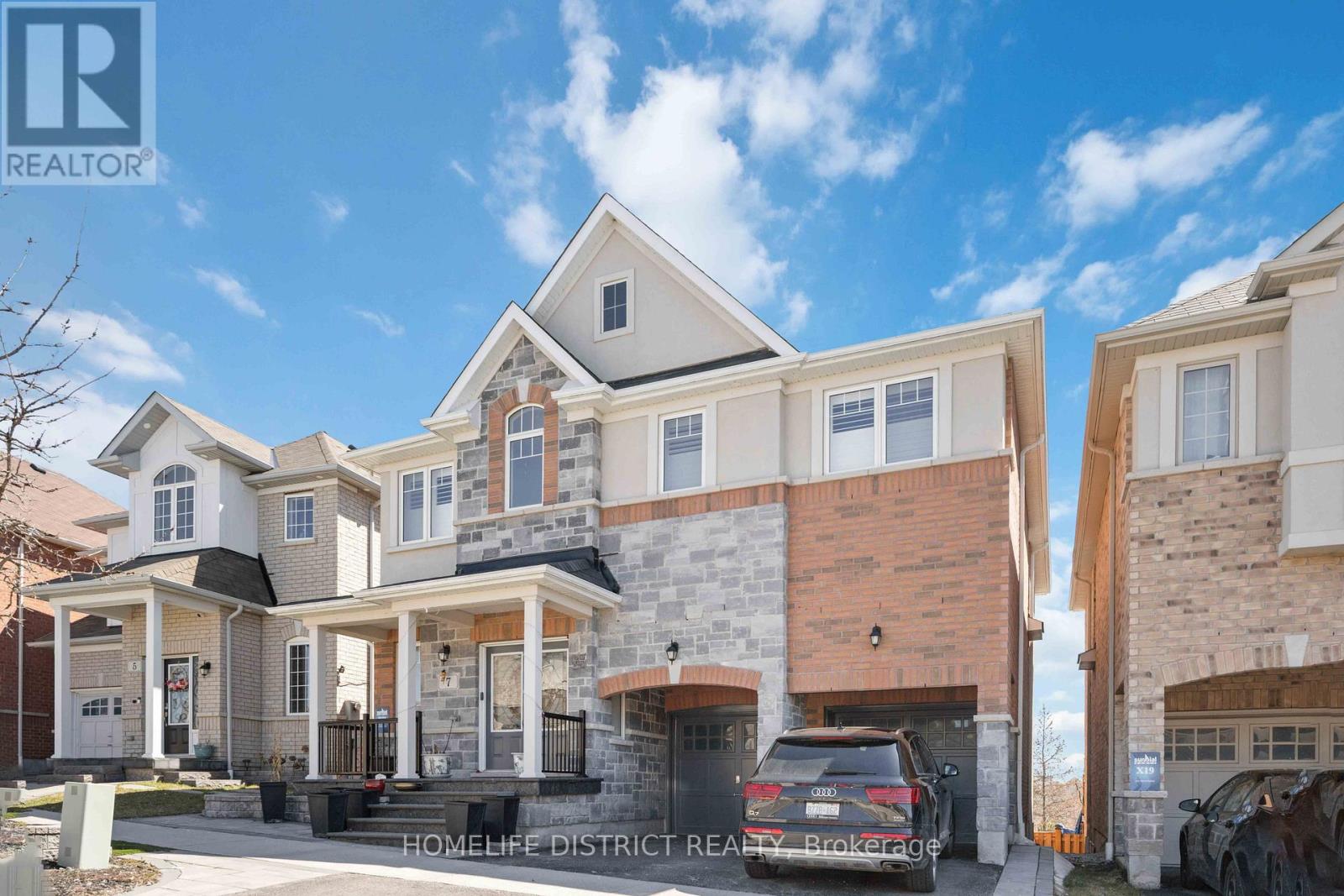 7 Mosely Crescent, Ajax (Central East), Ontario  L1Z 0M9 - Photo 4 - E12755742