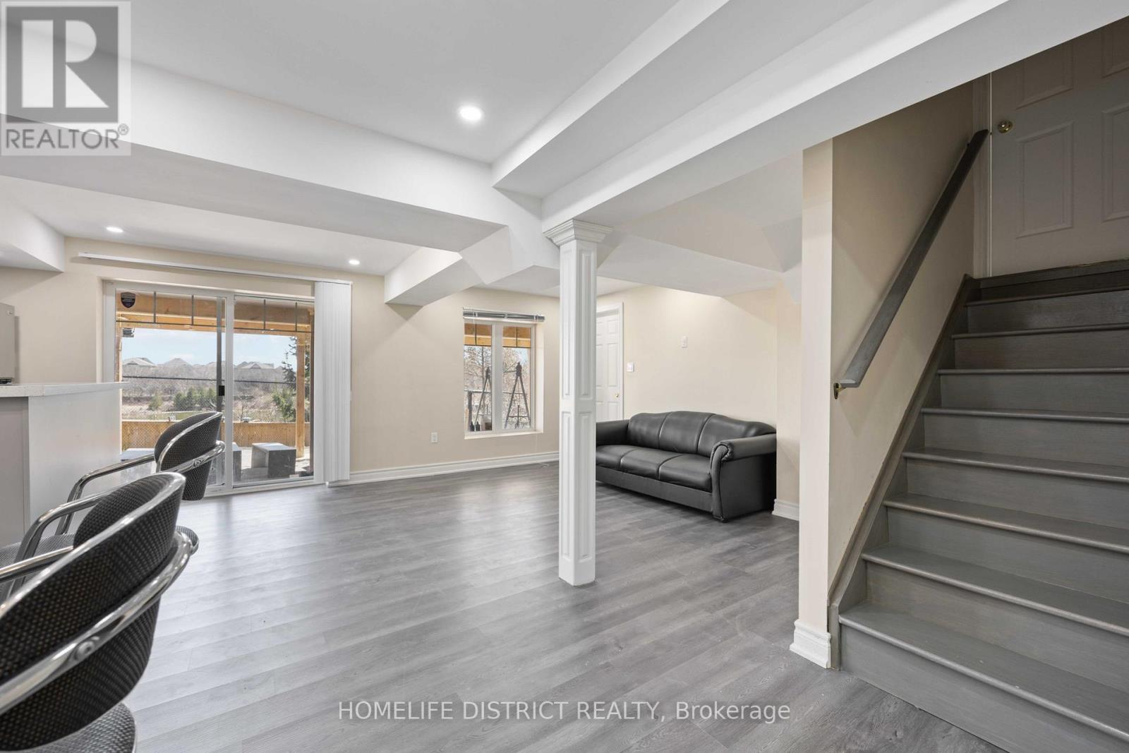 7 Mosely Crescent, Ajax (Central East), Ontario  L1Z 0M9 - Photo 5 - E12755742