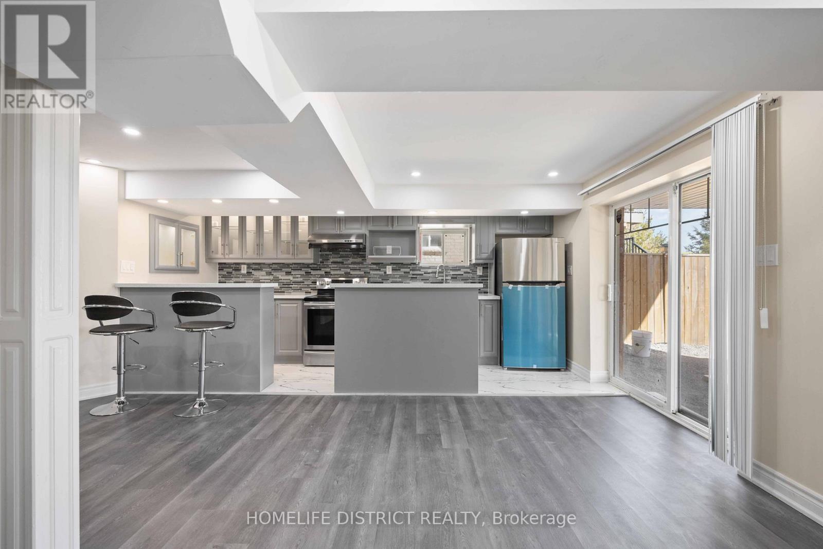 7 Mosely Crescent, Ajax (Central East), Ontario  L1Z 0M9 - Photo 8 - E12755742