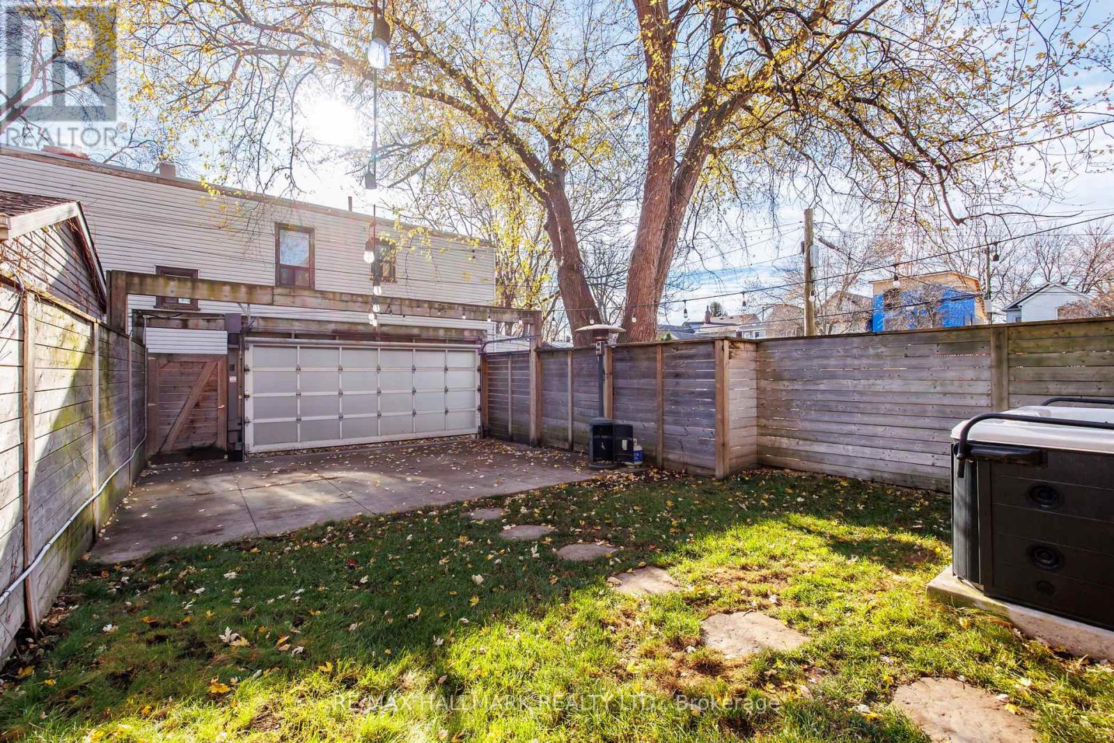 1549 Dundas Street E, Toronto, Ontario  M4L 1K6 - Photo 38 - E12755822