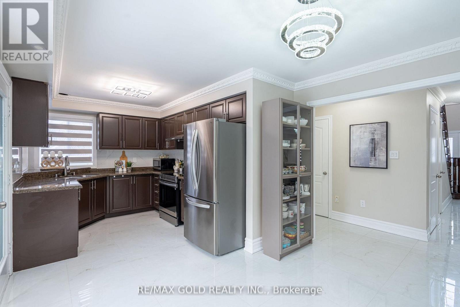 10 Leopard Gate, Brampton, Ontario  L6R 2E5 - Photo 10 - W12755756