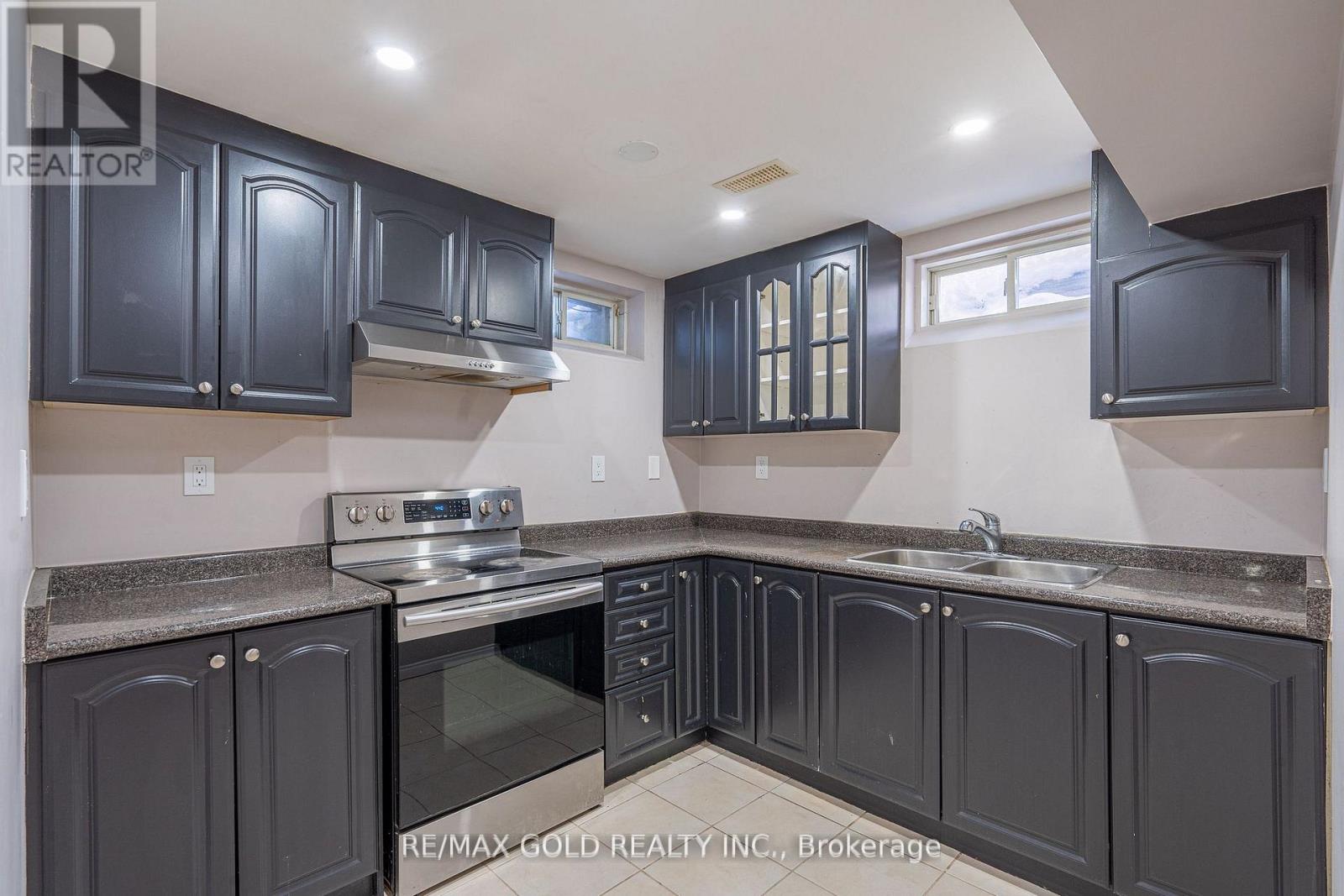 10 Leopard Gate, Brampton, Ontario  L6R 2E5 - Photo 38 - W12755756