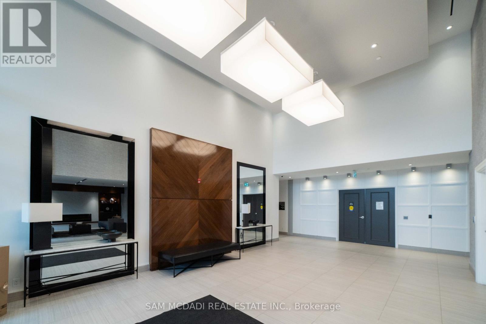 216 - 102 Grovewood Common, Oakville, Ontario  L6H 0X2 - Photo 5 - W12755774